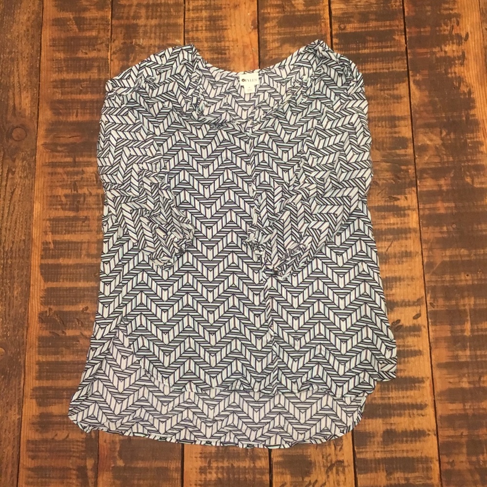 Stylus blouse with cropped sleeve